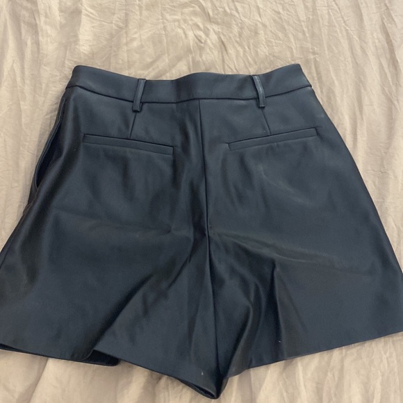 Black faux leather shorts - Picture 2 of 3